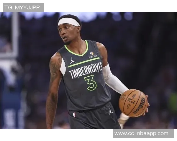 费尔斯半场表现出色8中5三分2中1贡献12分并送出3次助攻