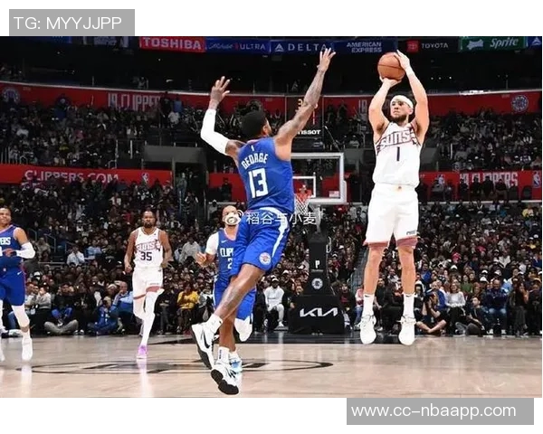 布克拼尽全力砍下38分5助攻但球队仍难逃失利命运