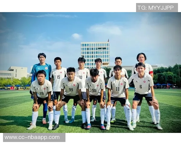 恭贺彭啸荣获中乙年度最佳青年球员愿他在足球之路上不断进步与成长